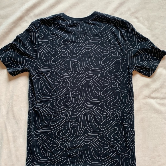 Nike T-shirt Athletic Cut Size Large - Picture 2 of 4